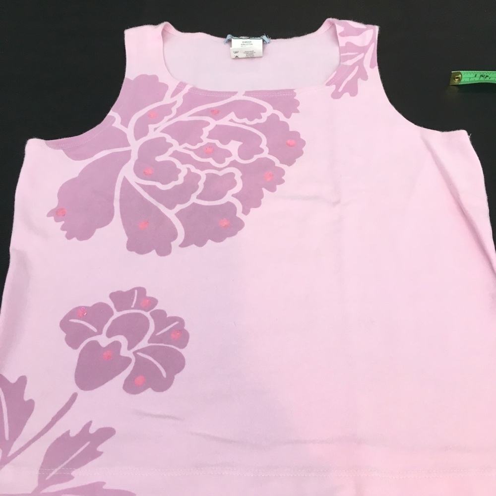 Adorable flattering fit floral with sequins tank!